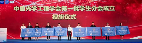 電視螢?zāi)划?huà)面 低可信度描述已自動(dòng)生成
